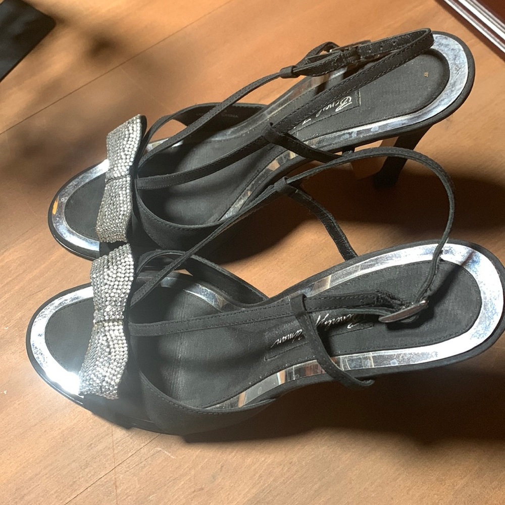 They are cute high heel.